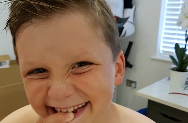 Satui ca fiul lor nu vrea sa se spele pe dinti, doi parinti au avut o idee ingenioasa