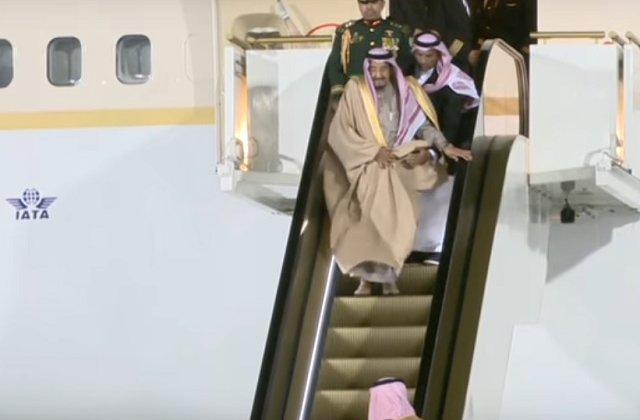 [VIDEO] Scarile rulante din aur ale monarhului saudit s-au stricat