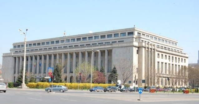 Zeci de sindicalisti Sanitas picheteaza Ministerul Finantelor Publice: "PSD, cea mai mare mafie”. La Guvern liderii sindicali negociaza cu premierul