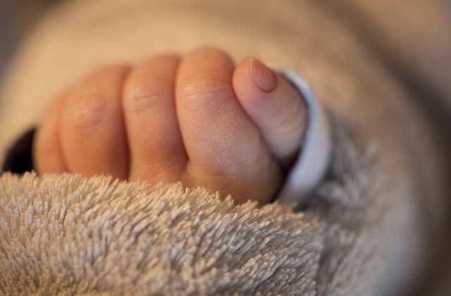 Focsani: Un tata si-a batut bebelusul de 3 luni pana l-a bagat in spital