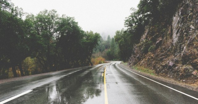 Capitala si 18 judete, sub cod portocaliu de ploi abundente si vant puternic. La munte ninge si va fi viscol