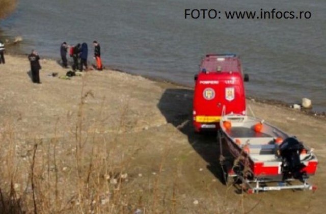 Caras-Severin: O masina in care se afla patru persoane, intre care un copil, a cazut in Dunare