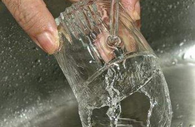 Tokyo: Apa de la robinet, periculoasa pentru bebelusi