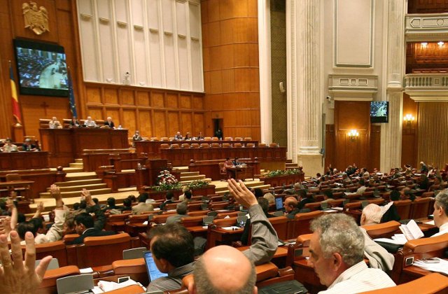 Parlamentul a adoptat Codul de conduita al senatorilor si deputatilor. Nicio prevedere despre integritate