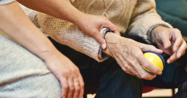 Peste 600.000 de romani sufera de boli inflamatorii reumatice, inclusiv tineri si copii