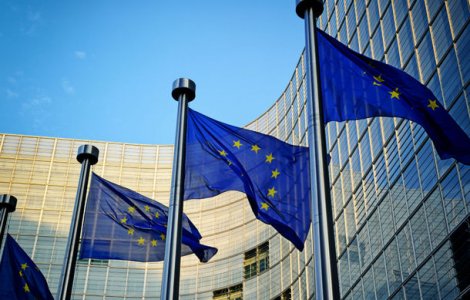 Noi obiective privind emisiile de CO2: Uniunea Europeana vrea o lege care sa promoveze masinile electrice