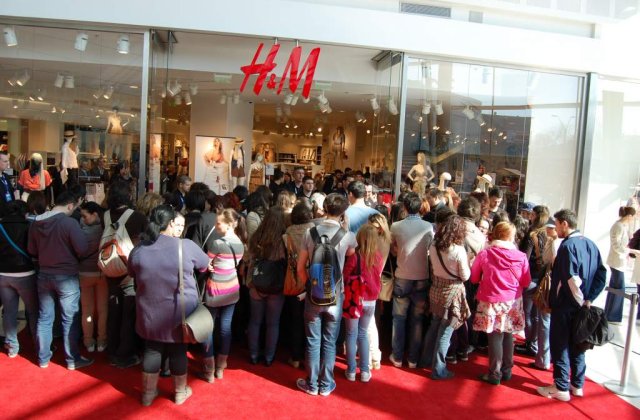 H&M face fashion victime in Bucuresti