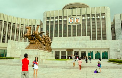  Top  6 lucruri INTERZISE in Coreea de Nord, dar normale pentru restul lumii