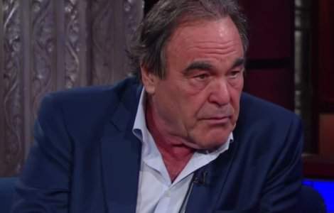 Regizorul Oliver Stone, acuzat de un fost model Playboy ca a atins-o in mod nepotrivit la o petrecere