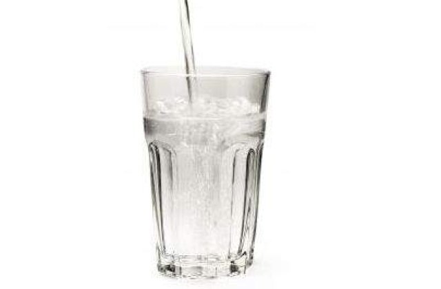 Apa plata cu bacterii si germeni fecali, in magazinele din Brasov