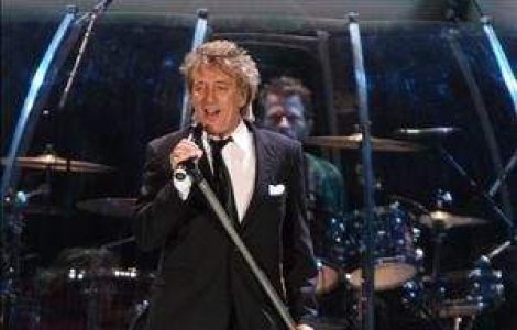 Faceti cunostinta cu mezinul lui Rod Stewart!