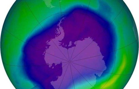 Gaura in ozon de la Polul Nord se deplaseaza catre Europa