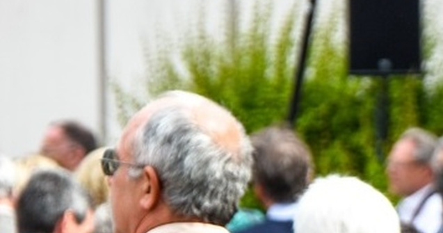 Record de pelerini la Iasi: Aproximativ 175.000 de oameni s-au inchinat deja la moaste, peste 35.000 fiind in continuare la rand