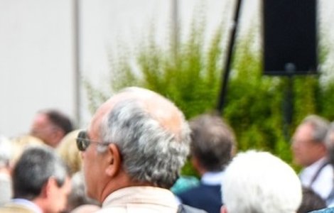 Record de pelerini la Iasi: Aproximativ 175.000 de oameni s-au inchinat deja la moaste, peste 35.000 fiind in continuare la rand