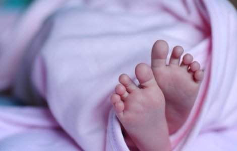 Dosar penal in cazul unui bebelus de 4 luni, mort in conditii suspecte