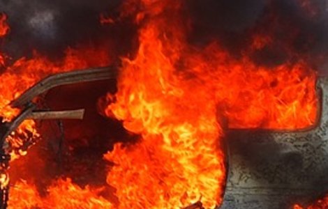 Un tanar a murit ars de viu dupa ce a intrat cu masina intr-o pasarela pietonala de pe Soseaua Pipera