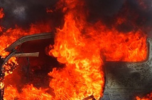 Un tanar a murit ars de viu dupa ce a intrat cu masina intr-o pasarela pietonala de pe Soseaua Pipera