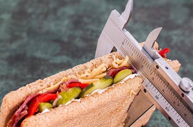 Studiu: Romania se ingrasa de la an la an. Totusi, romanii spun ca mananca sanatos si fac sport