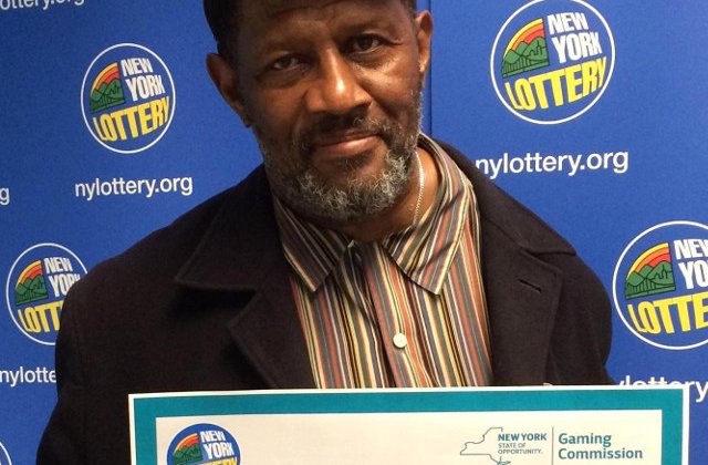 Un american a gasit un bilet castigator la loto intr-o camasa veche