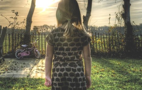 Timis: Barbat de 57 de ani, acuzat ca a lovit si violat in mod repetat o fata de 12 ani