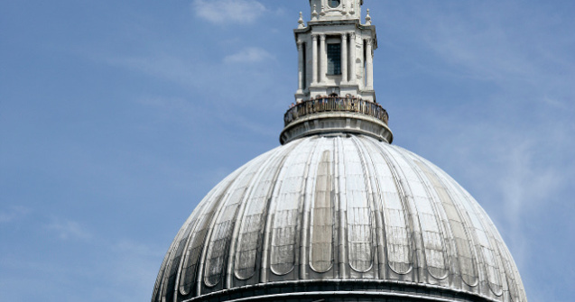 O studenta romanca a murit dupa ce a cazut din catedrala Saint Paul din Londra