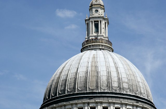 O studenta romanca a murit dupa ce a cazut din catedrala Saint Paul din Londra