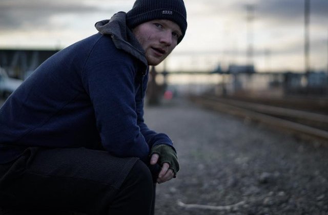 [FOTO] Artistul Ed Sheeran a fost lovit de o masina