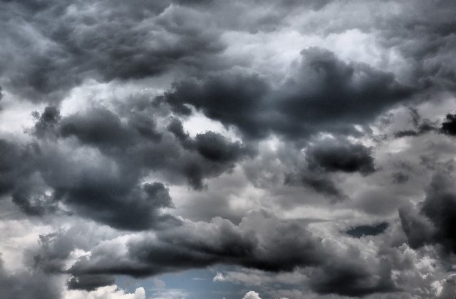 [Video] Furtuna Ophelia a ucis o femeie si doi barbati in Irlanda. Rafalele de vant au atins 150 km/h