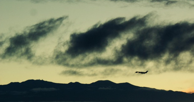  Video  Momentul in care un avion de pasageri scapa la limita de furtuna Ophelia