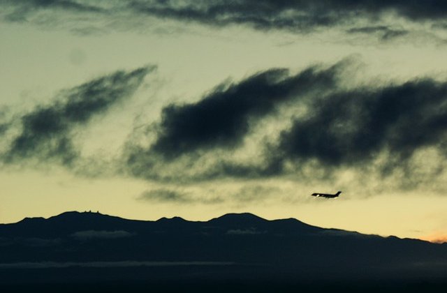 [Video] Momentul in care un avion de pasageri scapa la limita de furtuna Ophelia