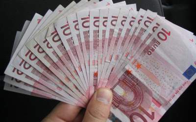 Banii lui Petcu, marcati de...