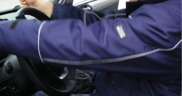 Iata cum ar trebui sa conducem - pozitia corecta la volan!