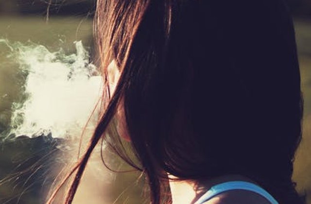 Fumatul pe plaje faimoase, sanctionat cu amenda de 3.000 de dolari sau pana la un an de inchisoare