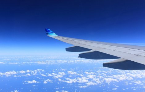  Top  10 lucruri pe care nu trebuie sa le faci atunci cand zbori cu avionul