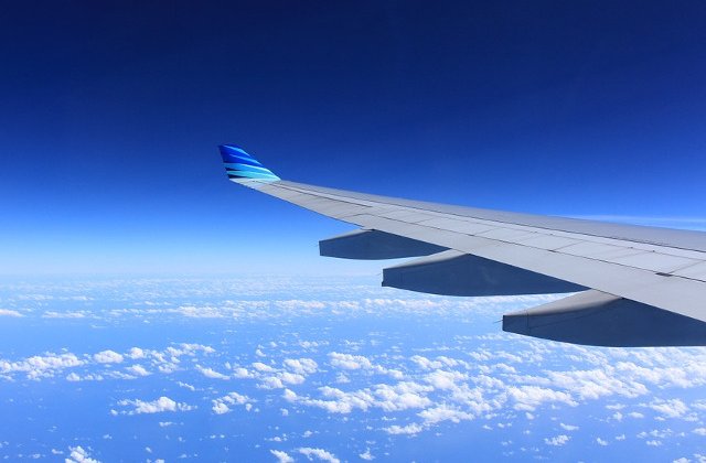 10 lucruri pe care nu trebuie sa le faci atunci cand zbori cu avionul