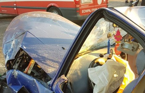 Brasov: Doi copii si trei adulti, raniti intr-un accident