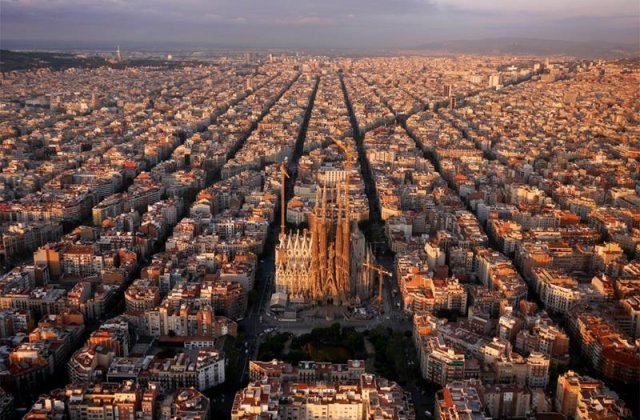 Madridul se pregateste sa suspende autonomia Cataloniei