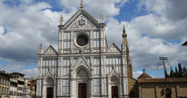 Un turist a murit, dupa ce a fost lovit de o piatra desprinsa din cea mai faimoasa biserica din Florenta