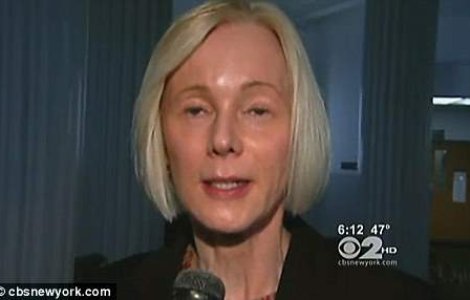 Femeia care nu-si mai poate inchide ochii