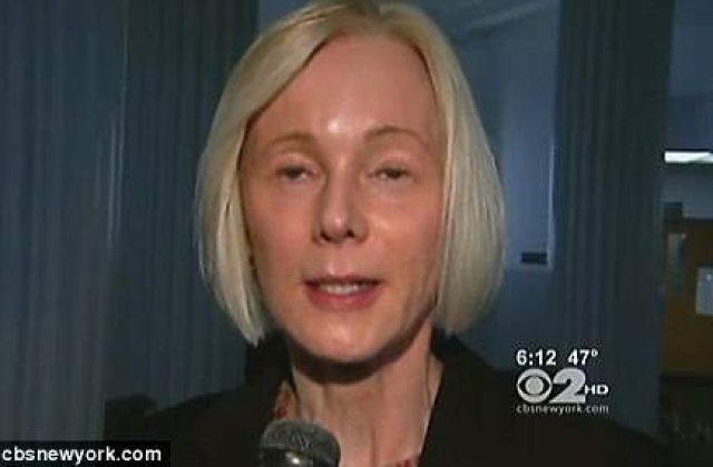 Femeia care nu-si mai poate inchide ochii