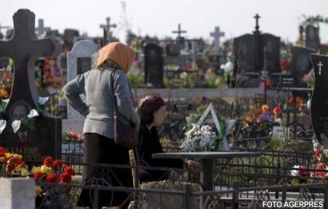 Omorat de gardul unui cimitir
