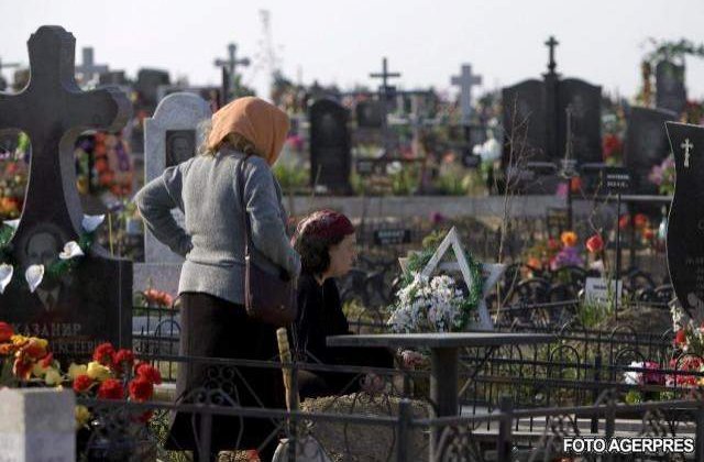 Omorat de gardul unui cimitir