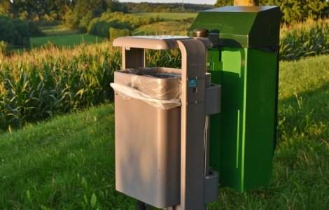 Un primar a achizitionat 760 de cosuri de gunoi stradale pe care trebuie sa achite de trei ori veniturile comunei in 2017