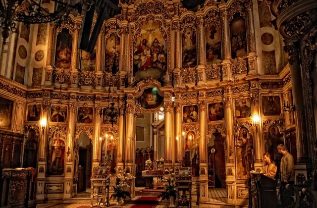 Catedrala Arhiepiscopala din Buzau a fost sparta de hoti