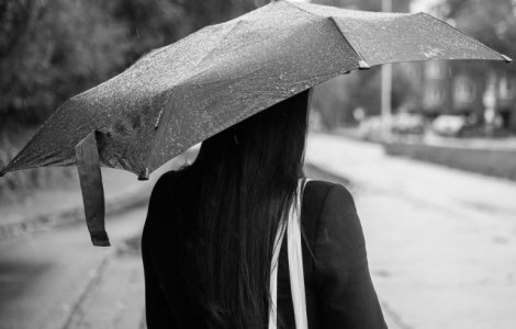 Meteorologii avertizeaza ca se schimba vremea! Ploi abundente si vant puternic, incepand de luni