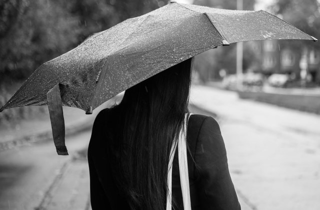 Meteorologii avertizeaza ca se schimba vremea! Ploi abundente si vant puternic, incepand de luni