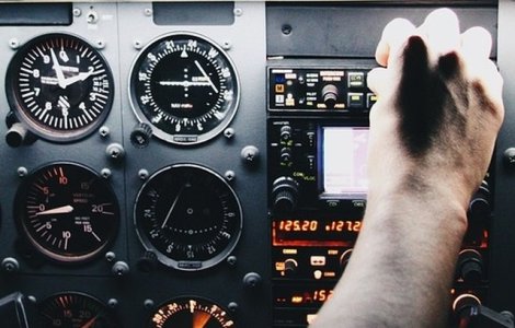 Un om de afaceri a murit dupa o aterizare fortata cu un avion de mici dimensiuni pe un camp