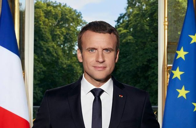 [VIDEO] Presedintele Frantei, pus intr-o ipostaza amuzanta de catre cainele sau