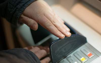 15 banci, amendate de ANPC cu...