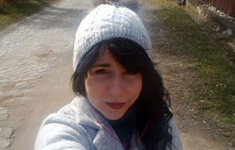 Tanara bolnava de scleroza, lasata fara pensie de invaliditate pentru ca a scris o carte. Ce spune ministerul Muncii